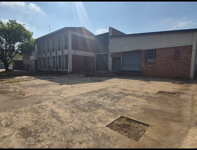 1,279M² WAREHOUSE TO LET IN BENROSE